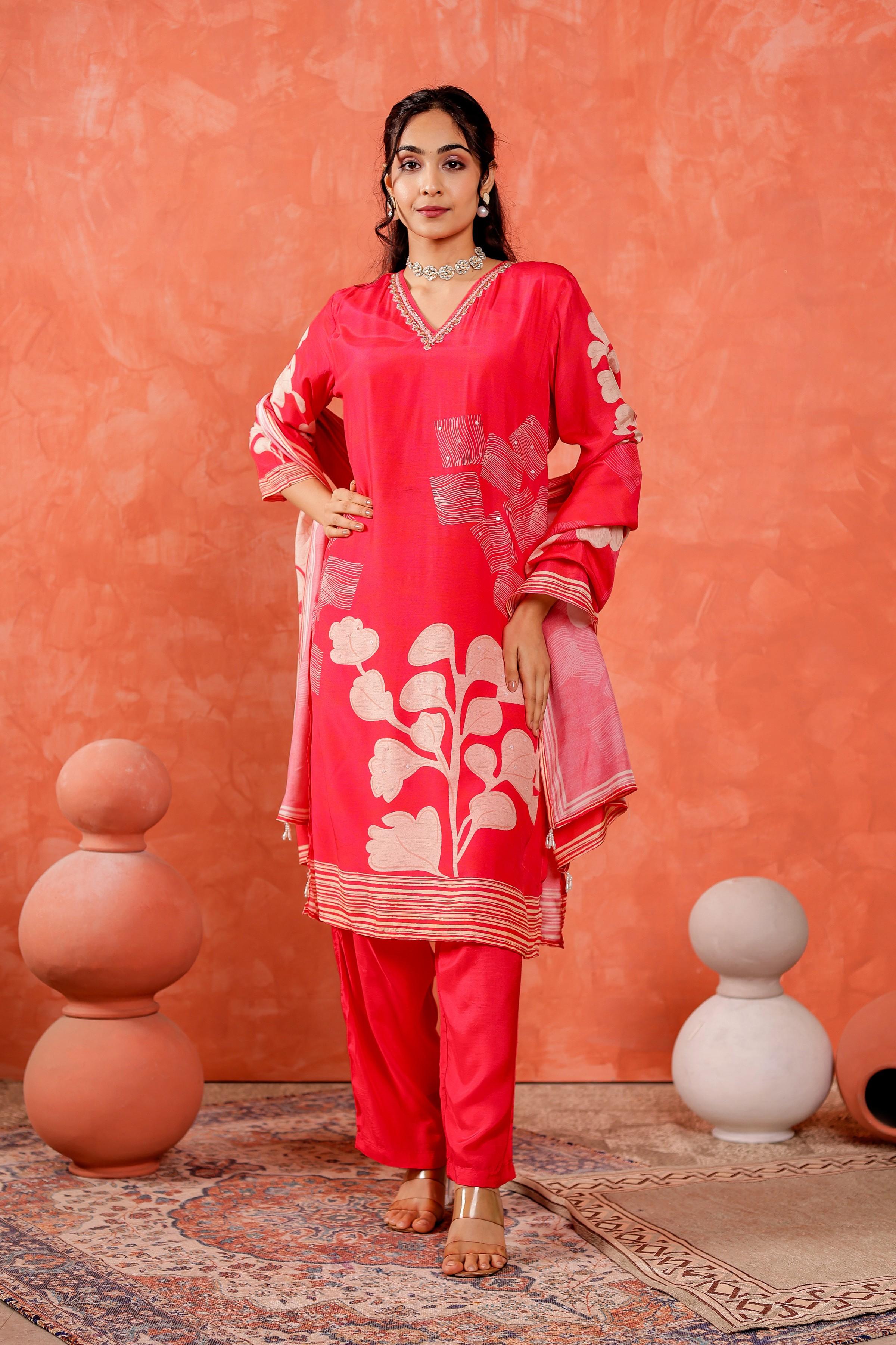 VASVI Women Floral Printed Regular Beads and Stones Kurta with Trousers & With Dupatta