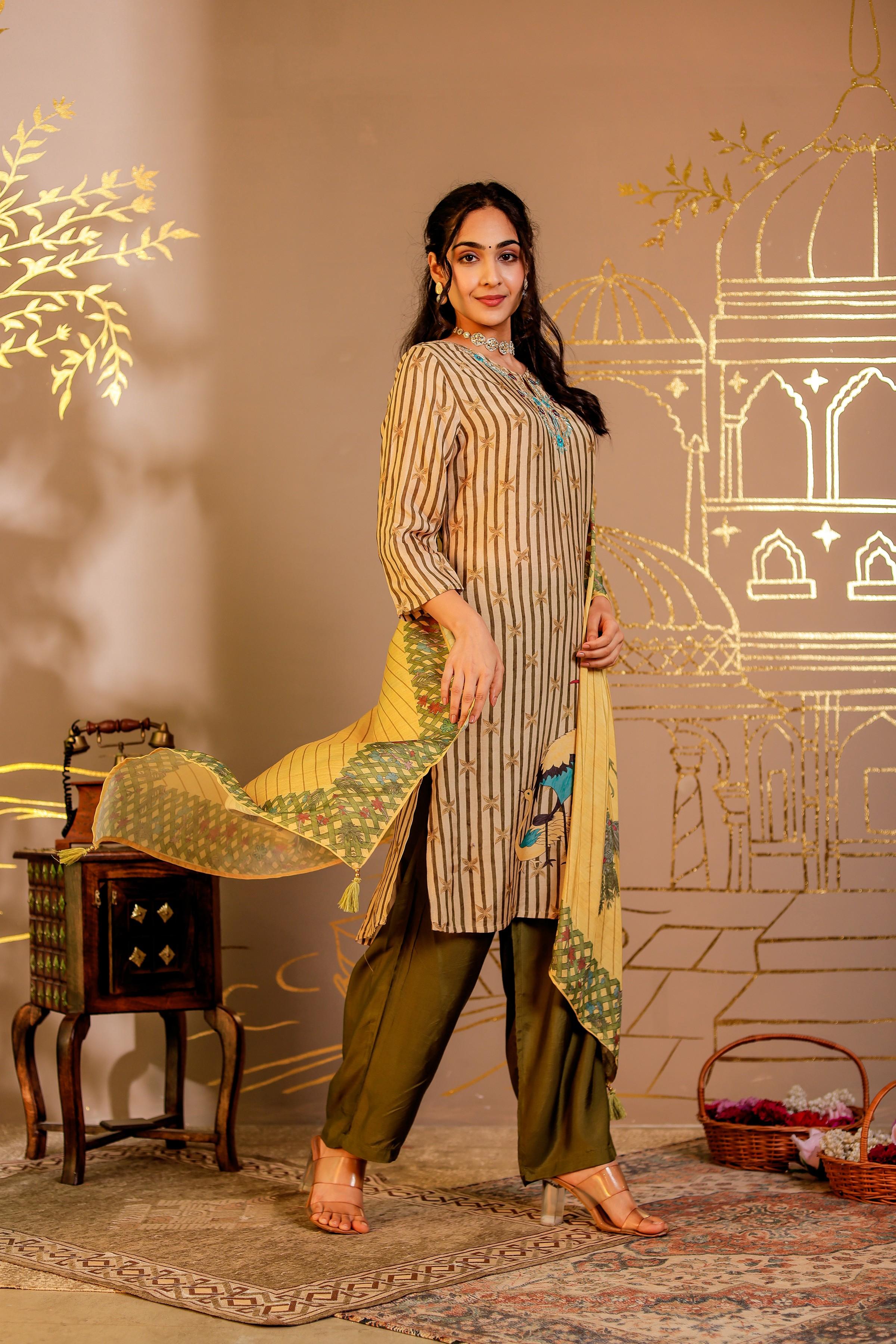 VASVI Women Printed Embroidered Muslin Kurta with Trousers & With Dupatta