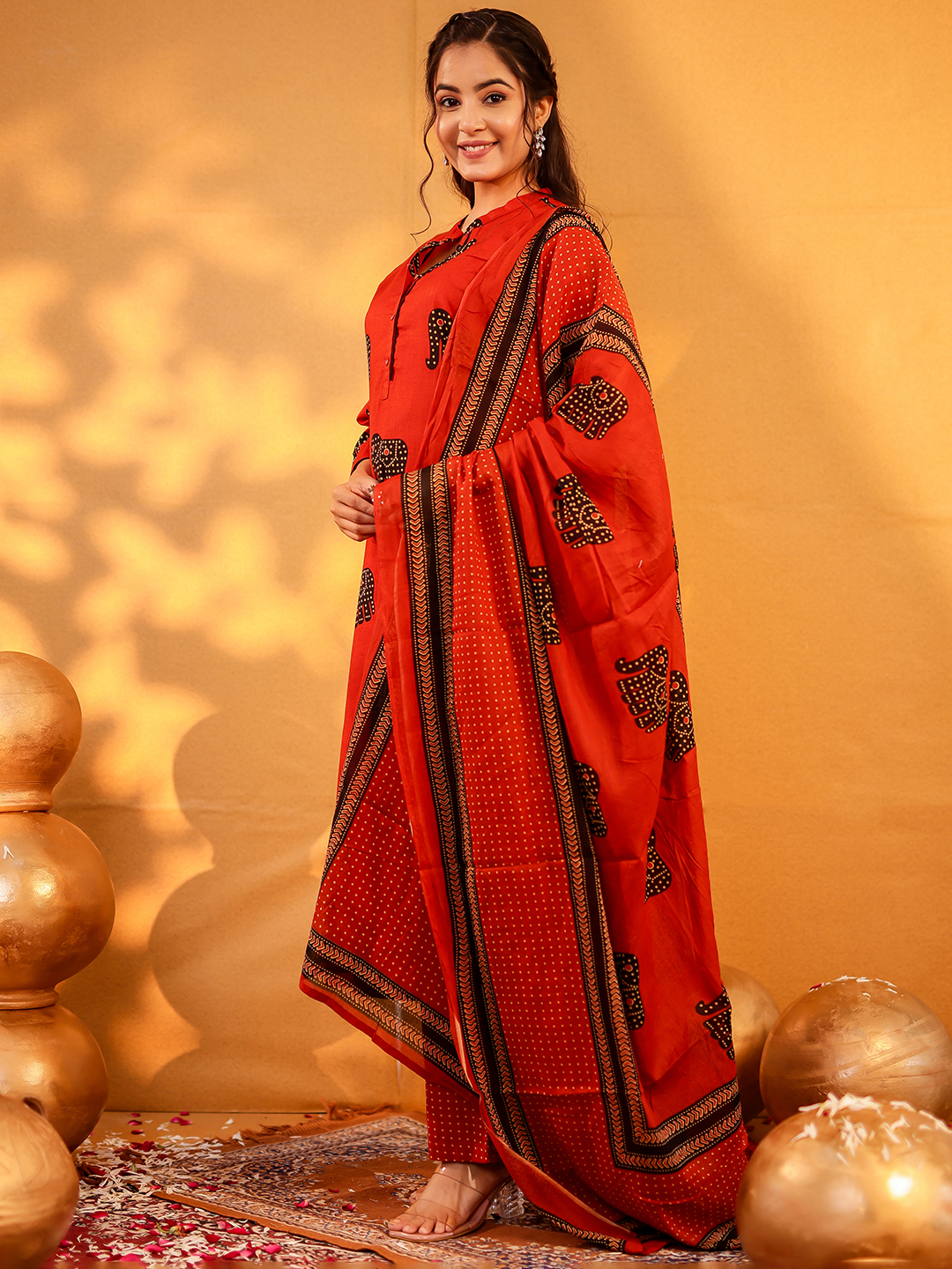 VASVI Women Elephant Printed Cotton Kurta Pant With Dupatta Set