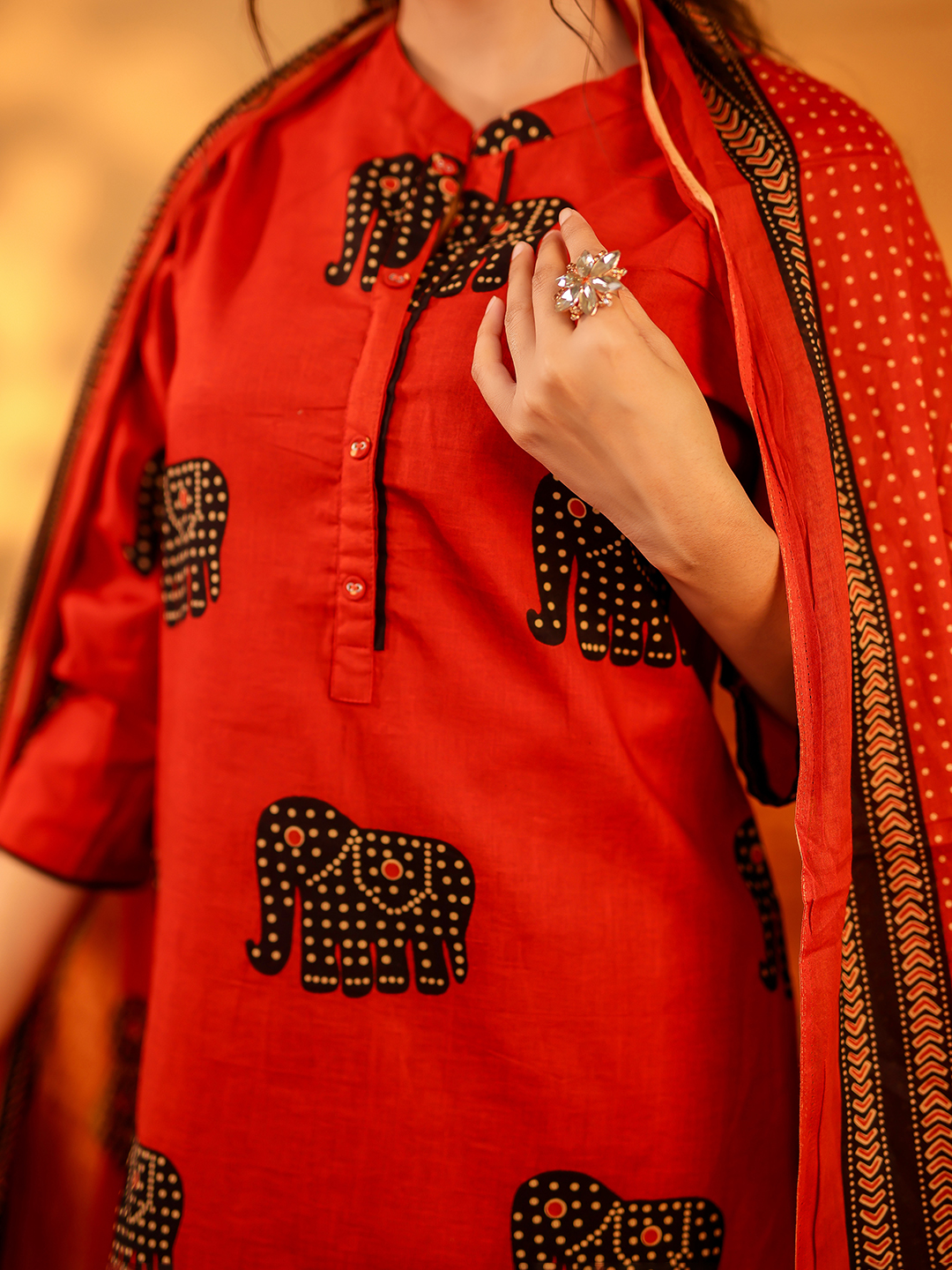 VASVI Women Elephant Printed Cotton Kurta Pant With Dupatta Set