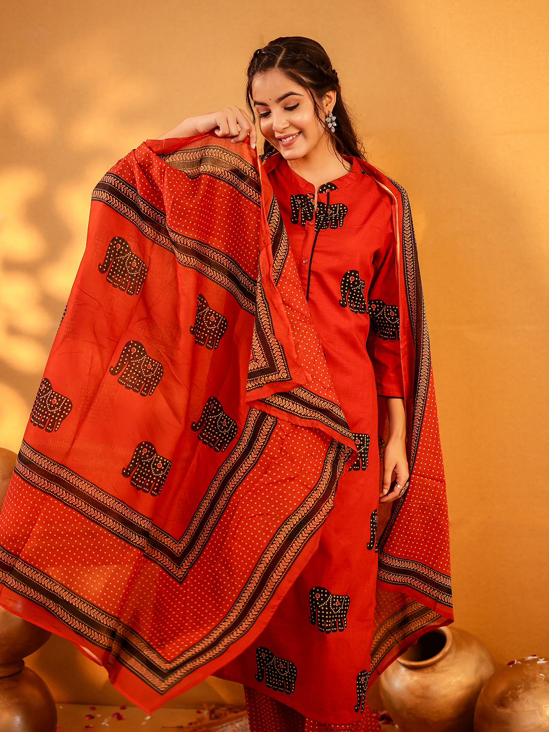 VASVI Women Elephant Printed Cotton Kurta Pant With Dupatta Set