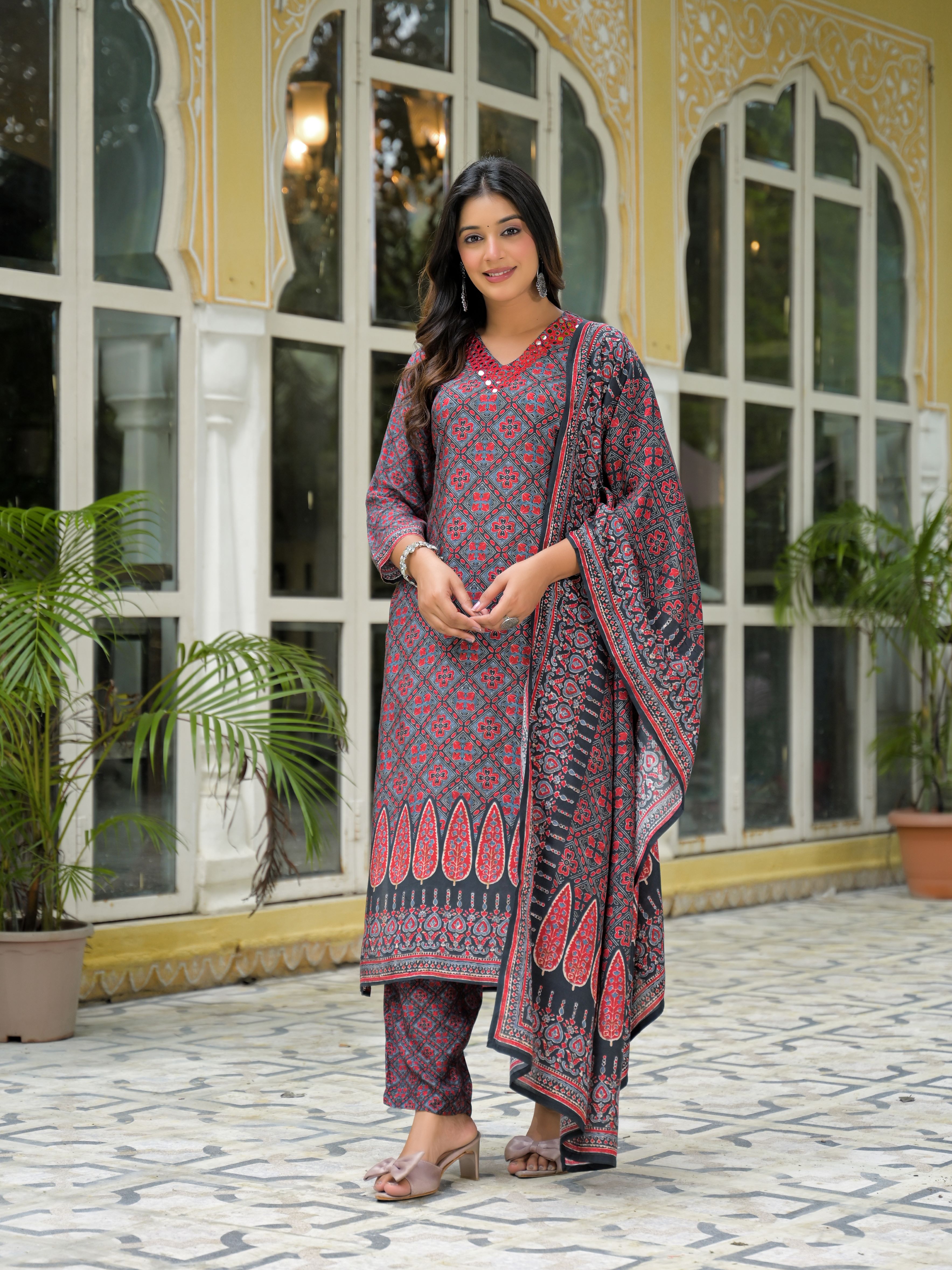Women Ethnic Motifs Muskin Printed Kurta with Trousers & Dupatta