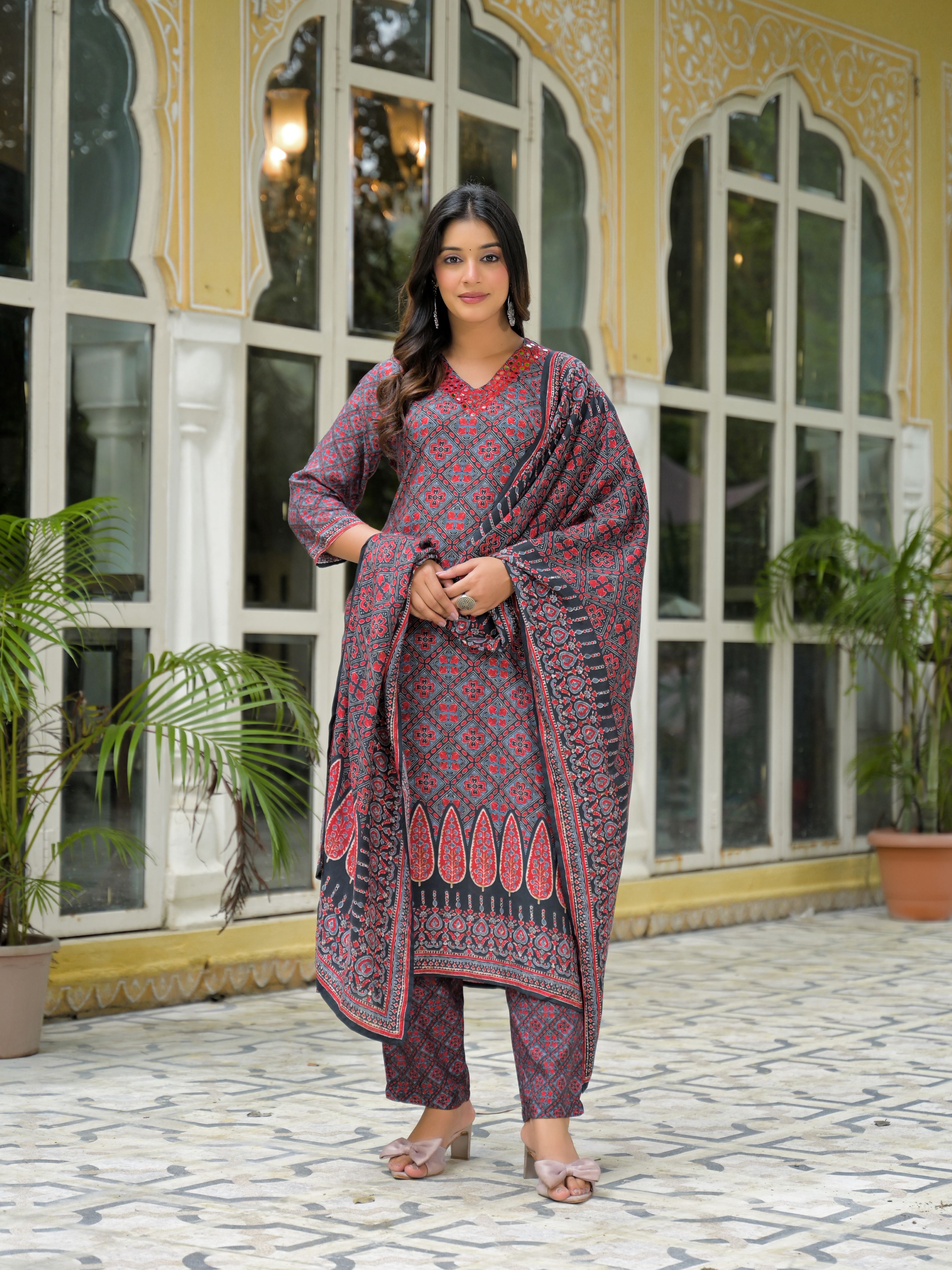 Women Ethnic Motifs Muskin Printed Kurta with Trousers & Dupatta