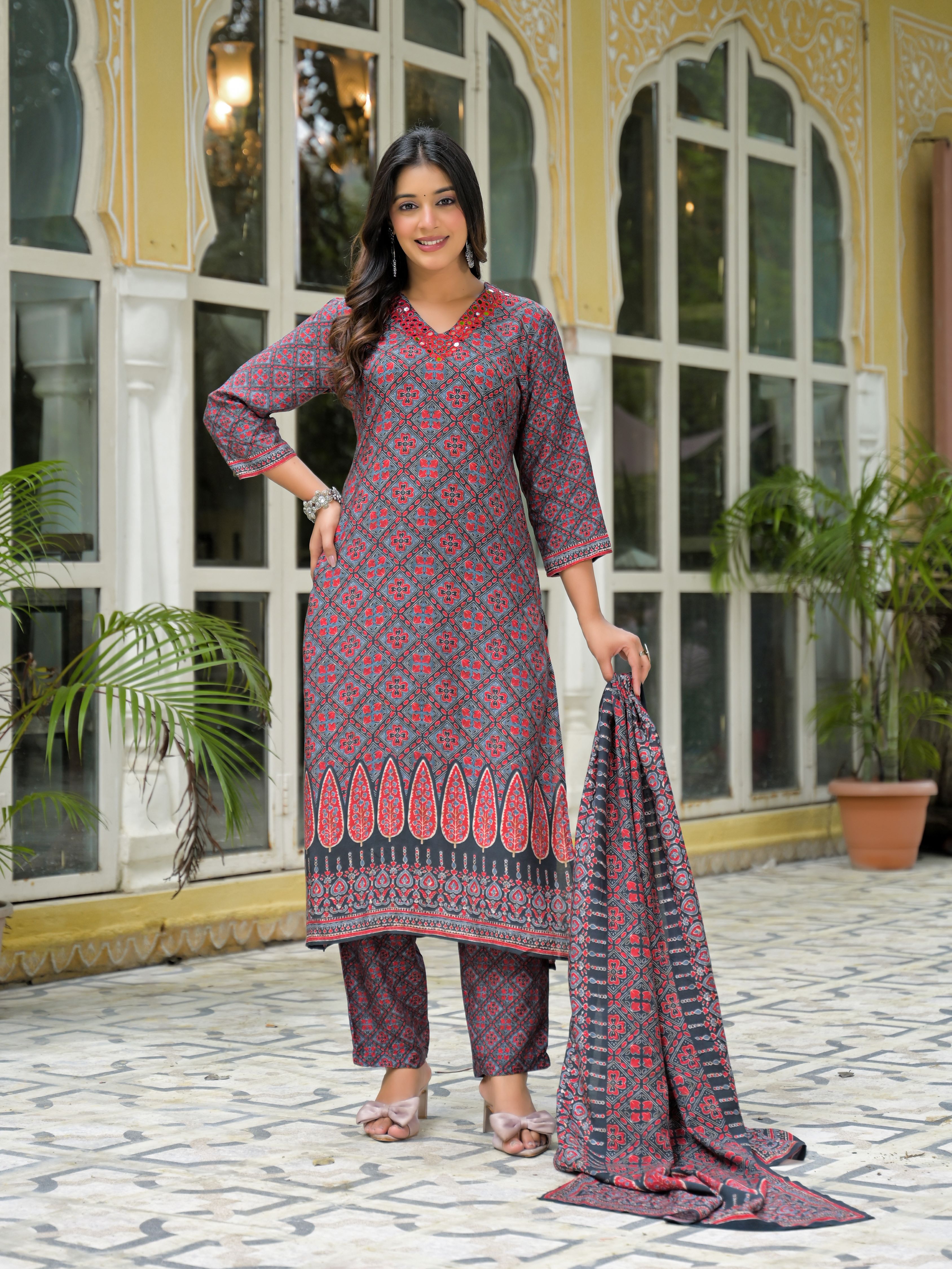 Women Ethnic Motifs Muskin Printed Kurta with Trousers & Dupatta