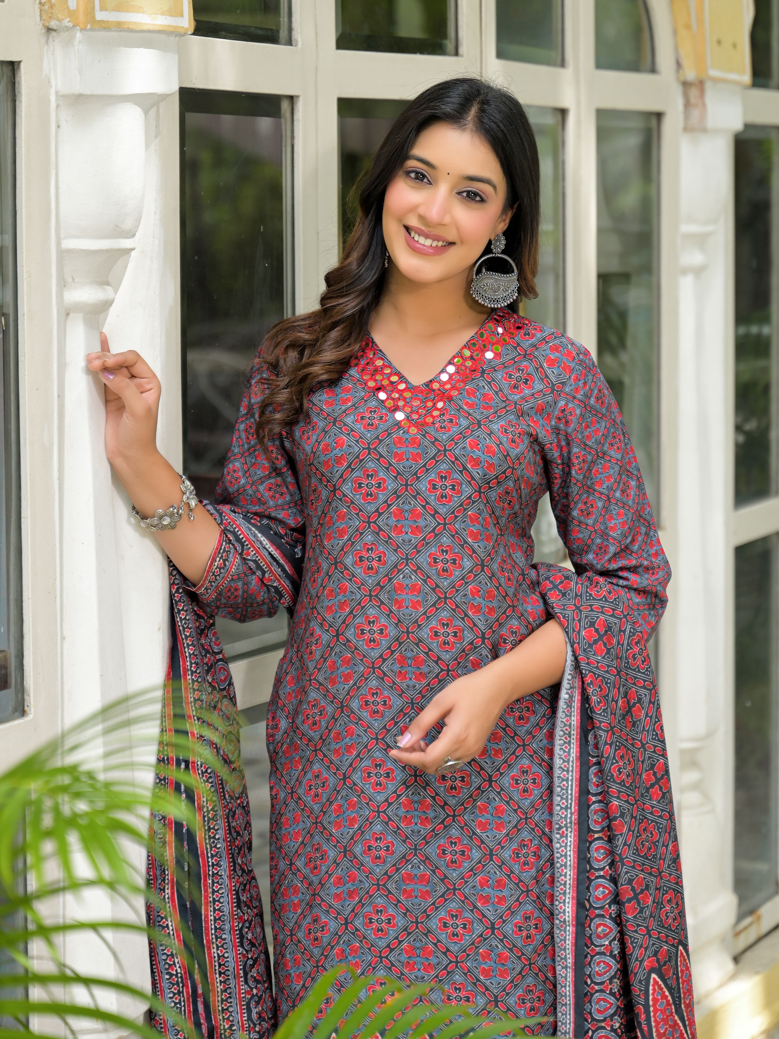 Women Ethnic Motifs Muskin Printed Kurta with Trousers & Dupatta