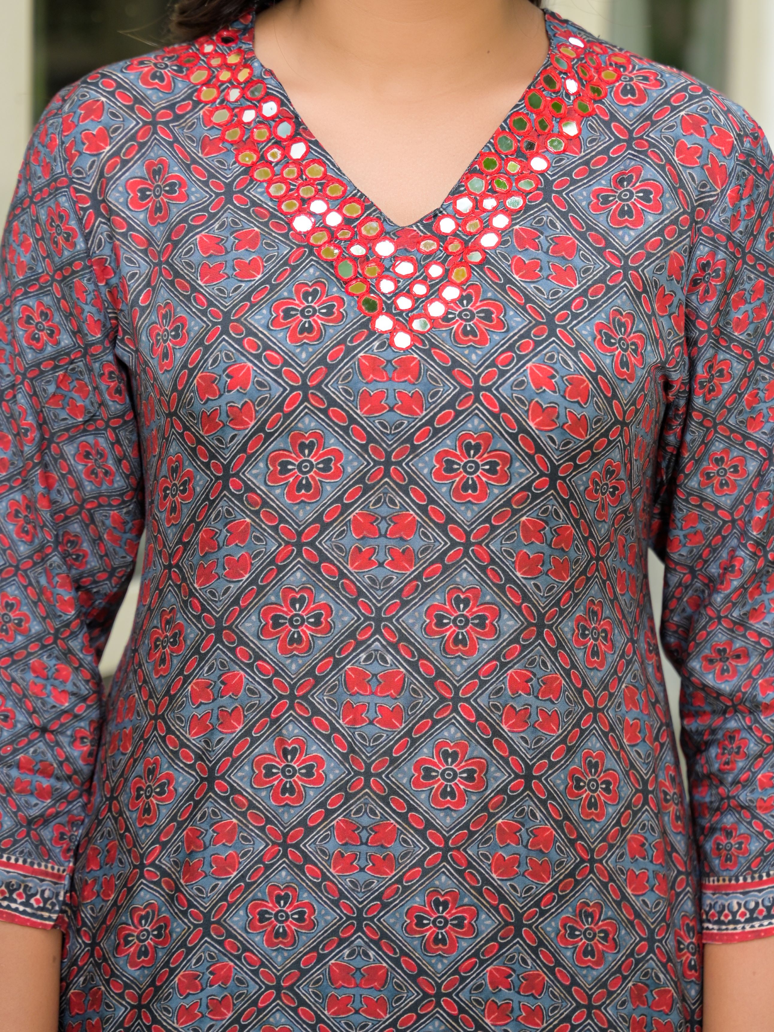 Women Ethnic Motifs Muskin Printed Kurta with Trousers & Dupatta