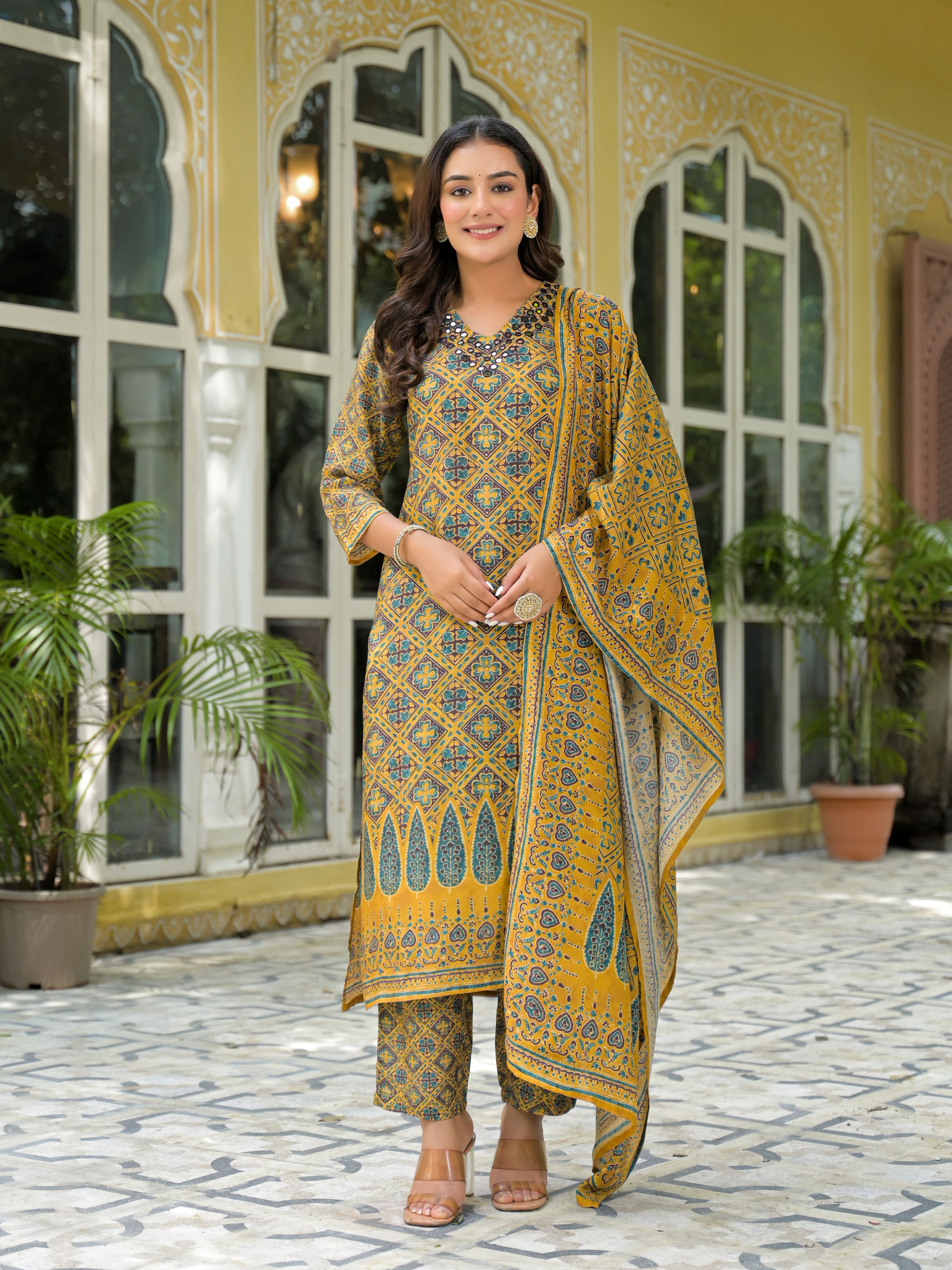 Women Ethnic Motifs Muskin Printed Kurta with Trousers & Dupatta