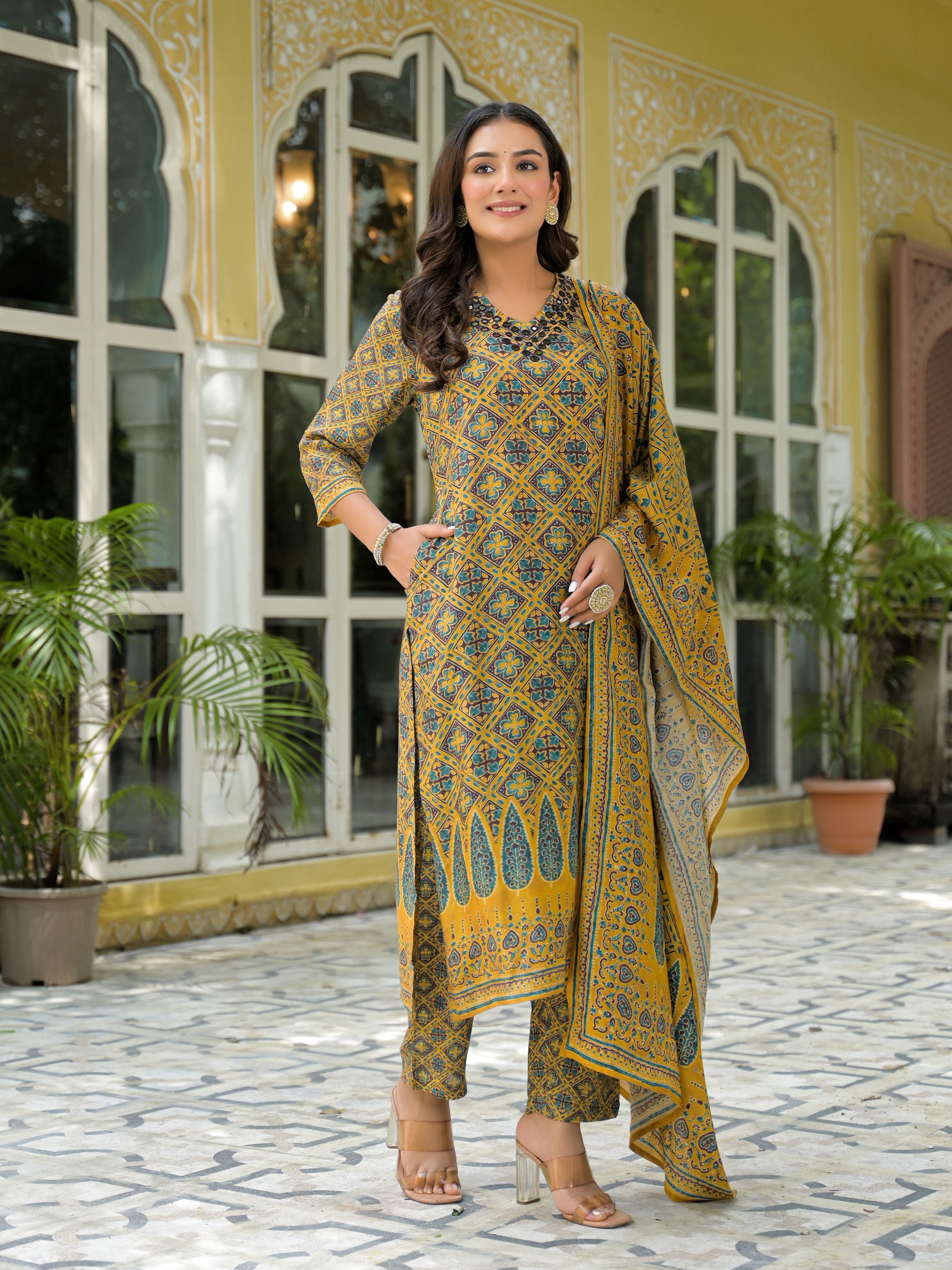 Women Ethnic Motifs Muskin Printed Kurta with Trousers & Dupatta