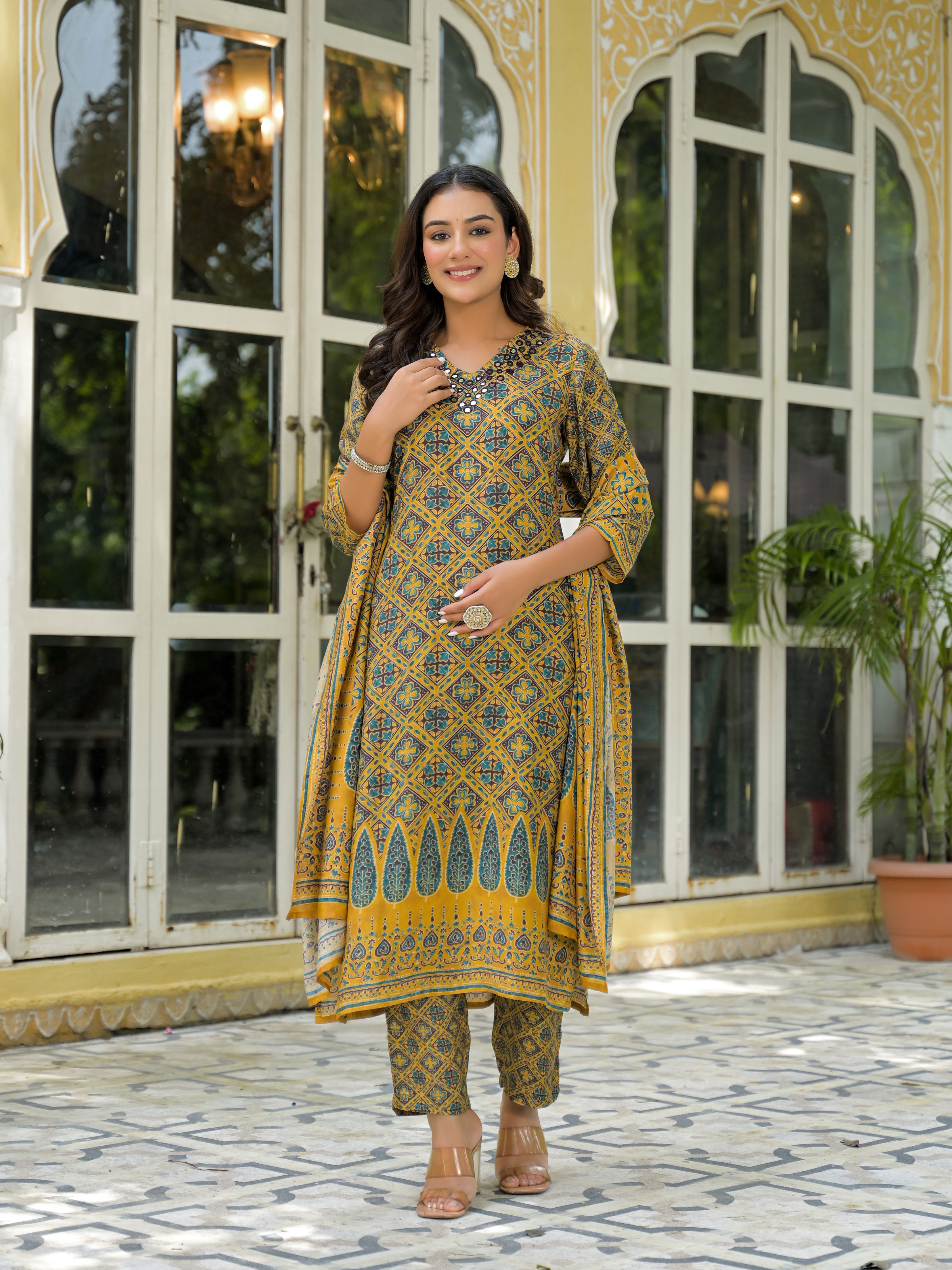 Women Ethnic Motifs Muskin Printed Kurta with Trousers & Dupatta