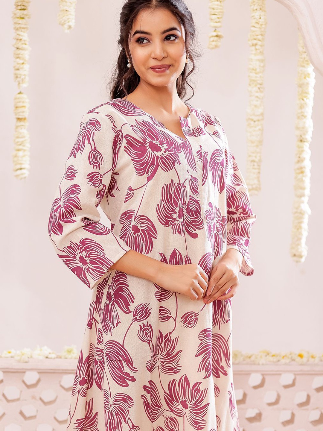 VASVI Women Floral Printed A-Line Cotton Kurta