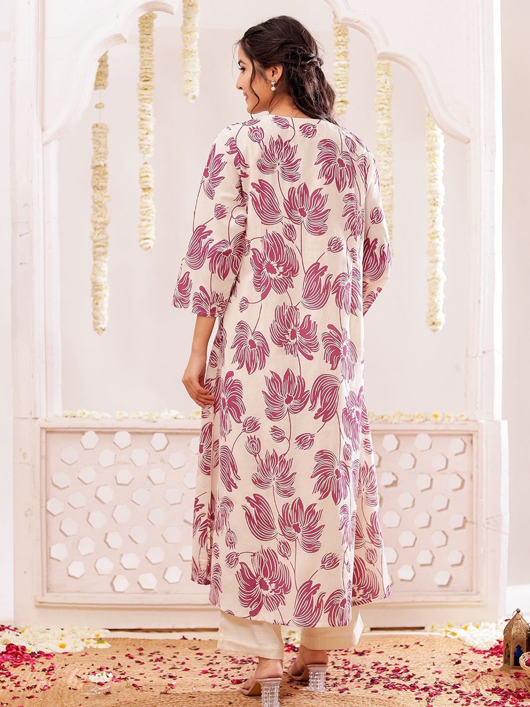 VASVI Women Floral Printed A-Line Cotton Kurta