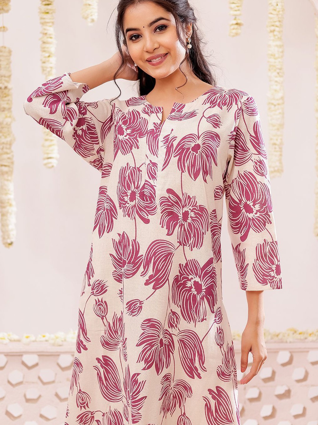 VASVI Women Floral Printed A-Line Cotton Kurta