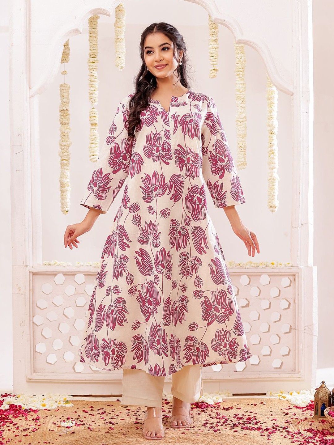 VASVI Women Floral Printed A-Line Cotton Kurta