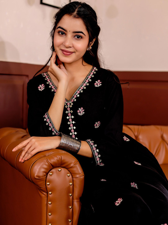 Women's Floral Embroidered V-Neck Anarkali Kurta