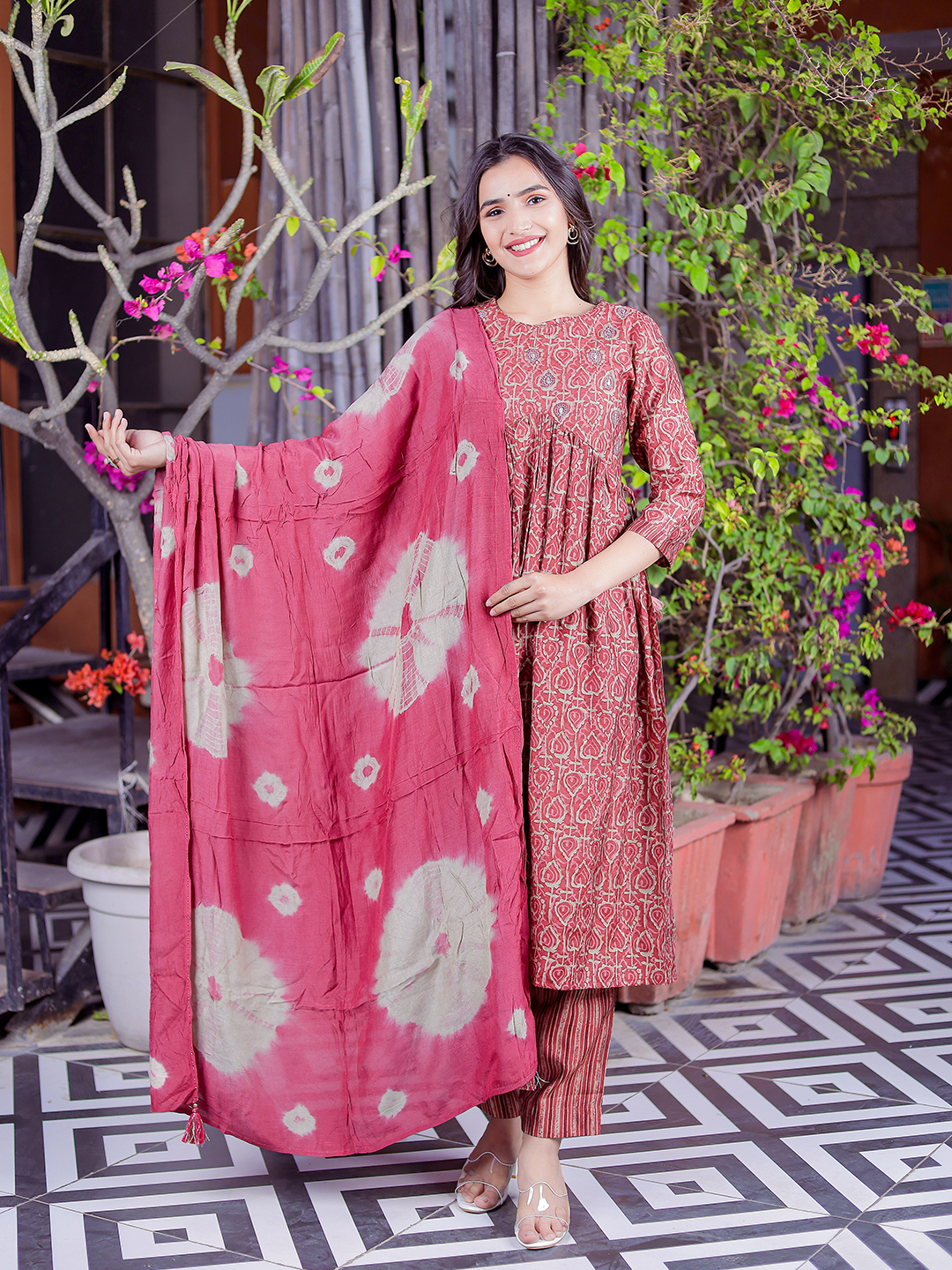 Women Floral Printed Regular Thread Work Kurta with Pyjamas & With Dupatta