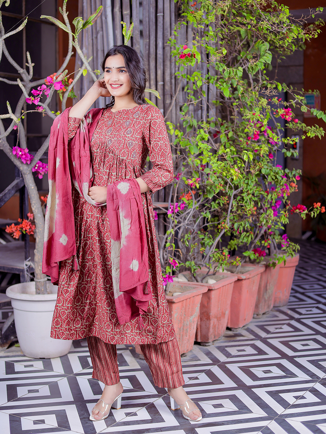 Women Floral Printed Regular Thread Work Kurta with Pyjamas & With Dupatta