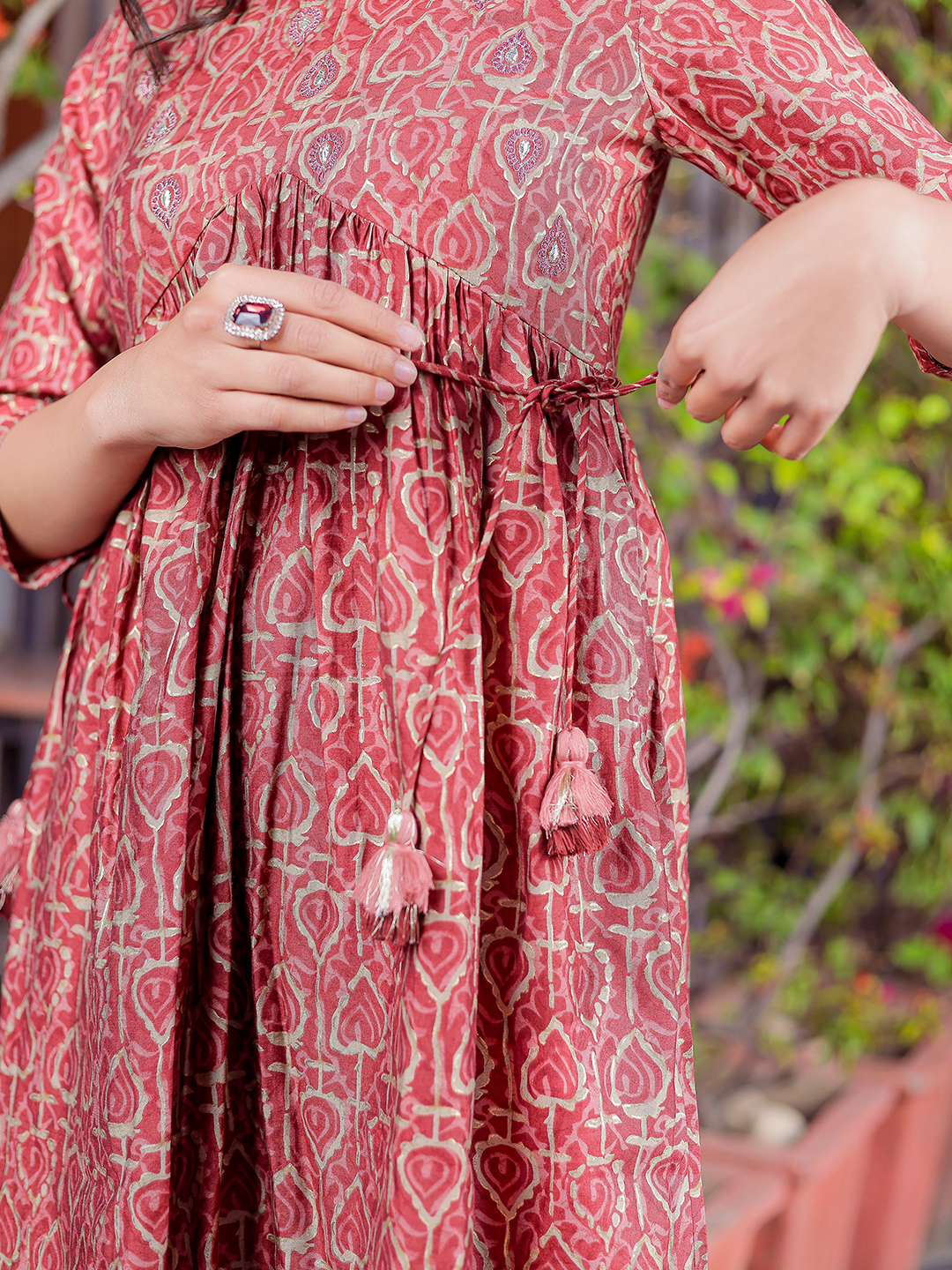 Women Floral Printed Regular Thread Work Kurta with Pyjamas & With Dupatta