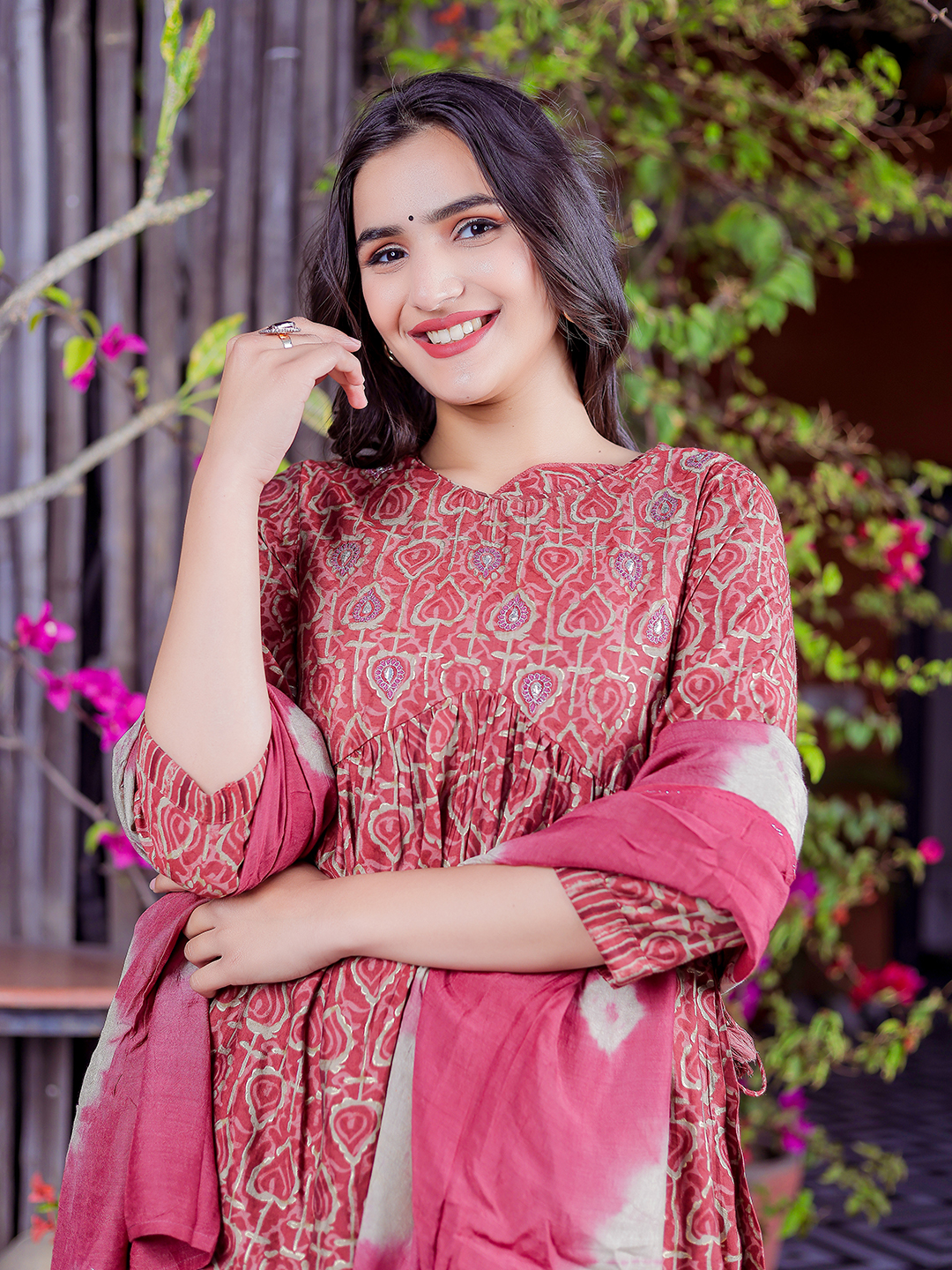 Women Floral Printed Regular Thread Work Kurta with Pyjamas & With Dupatta