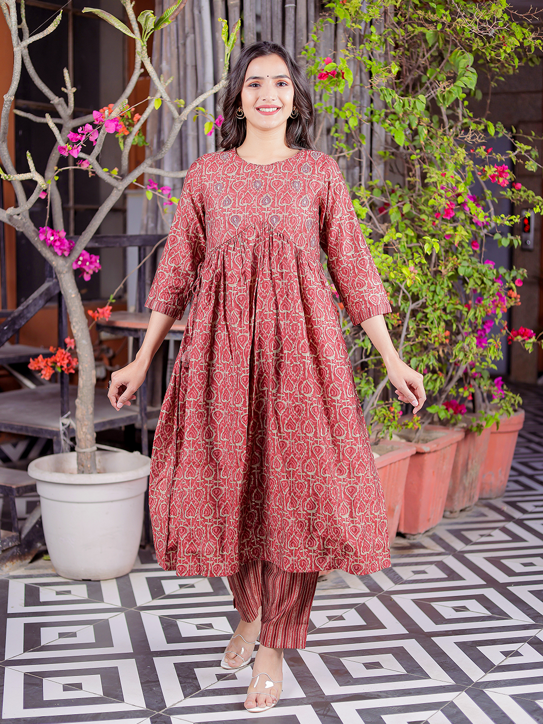 Women Floral Printed Regular Thread Work Kurta with Pyjamas & With Dupatta