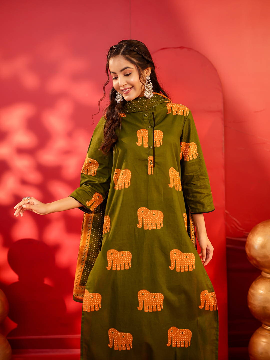 VASVI Women Elephant Printed Cotton Kurta Pant With Dupatta Set
