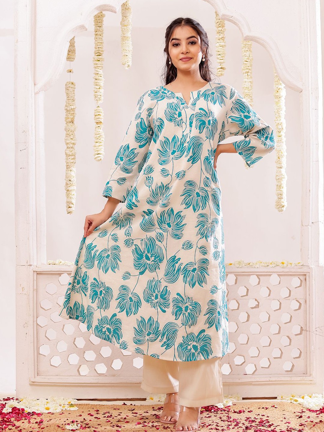 VASVI Women Floral Printed A-Line Cotton Kurta