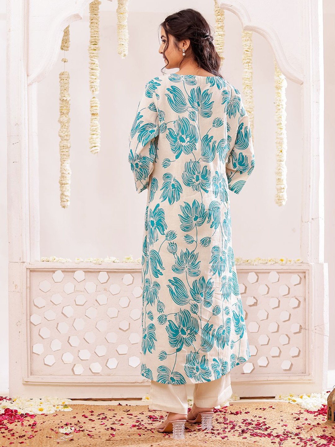 VASVI Women Floral Printed A-Line Cotton Kurta