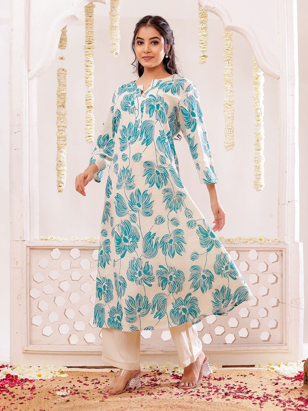 VASVI Women Floral Printed A-Line Cotton Kurta