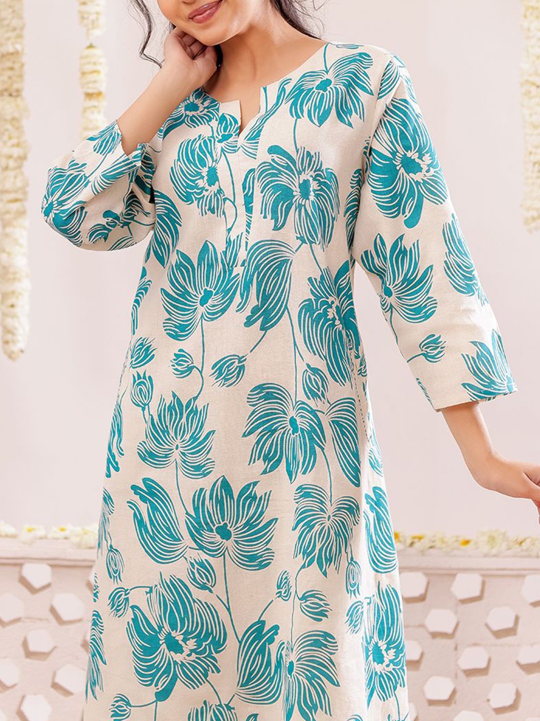 VASVI Women Floral Printed A-Line Cotton Kurta