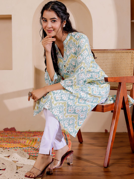 Women Ethnic Motifs Printed Mandarin Collar Straight Kurta