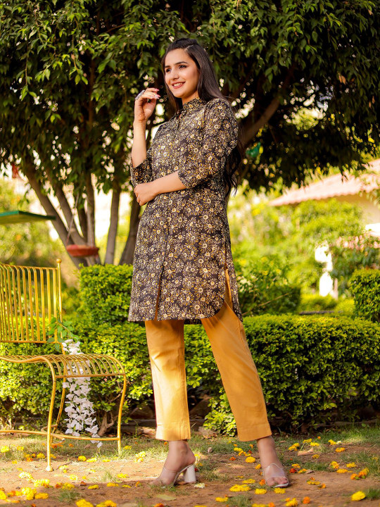 Women Floral Printed Shirt Collar Cotton Tunic Hover